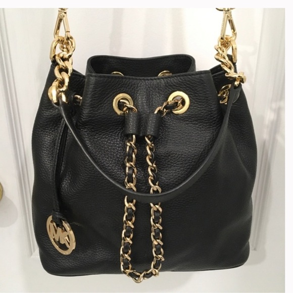 Michael Kors Handbags - MICHAEL KORS Beautiful!!!!Frankie Bucket Shoulder Bag